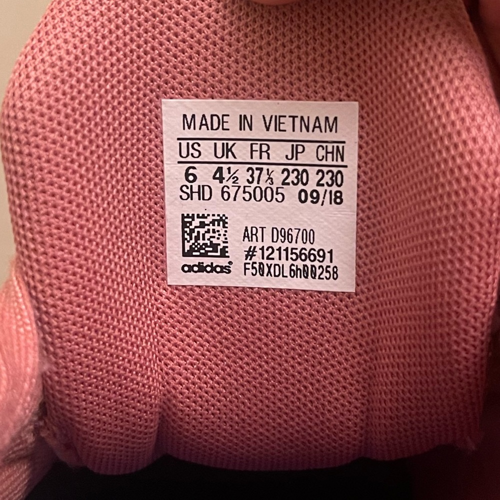 Adidas - Picture 2 of 5